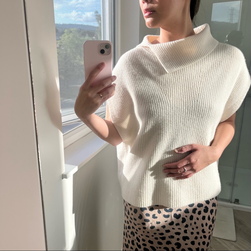 Soft Goat cashmere asymmetrical knit